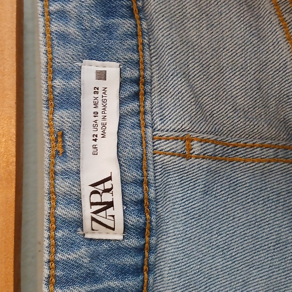 Zara Women's Light Wash High Waisted Jean Shorts Size 10 - Picture 6 of 6